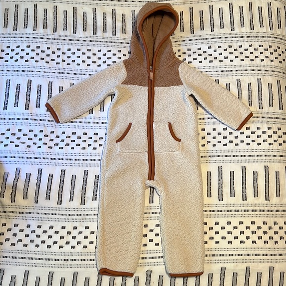 NWOT Earthy Brown and Cream Carter’s 18 Month Fleece Footless Sleeper with Hood - Picture 1 of 5